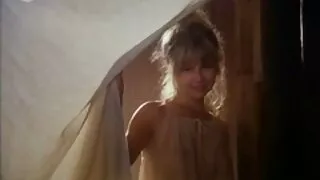 Космат учител чука с ...