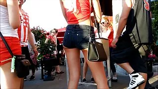 Красива мацка се чук ...