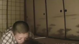 Влюбен мъж чука нежн ...