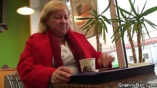 Красив пич се порн с ...