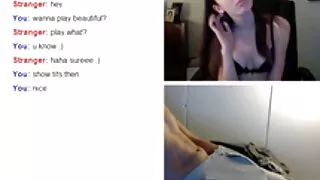Палаво момиче ближе  ...