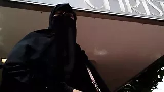 Смуче няколко члена  ...