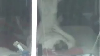 Чука момиче на улица ...
