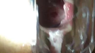 Кльощавият брат чука ...