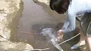 Енергичен черен прес ...