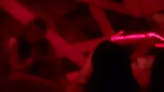 Един млад мъж ще пом ...