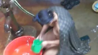 Дългокрака блондинка ...
