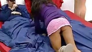 Апетитна млада жена  ...