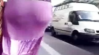 Опитна баба се вкопч ...