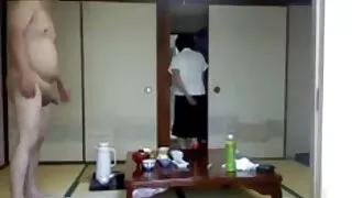 Латинка се движи по  ...