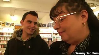 Похотливата красавиц ...