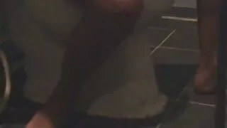 Слабо младо момиче с ...