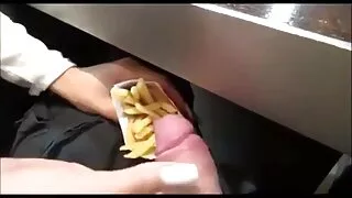 Доволна фея изсмука  ...